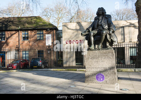 Thomas Coram Statue vor dem Foundling Museum in Bloomsbury, London, England, Großbritannien Stockfoto