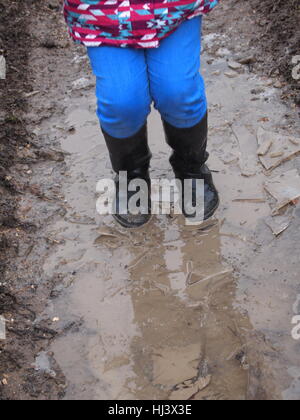 Landpferde und Gummistiefel Stockfoto