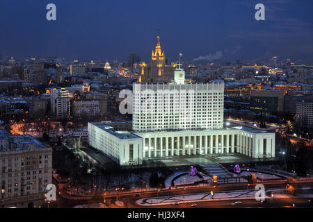 Russischen Weißen Haus Winter nachts. Haus der Regierung der Russischen Föderation. Moskau, Russland Stockfoto