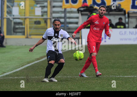 Parma, Italien. 22. Januar 2017. Parma Calcio 1913 Vs Santarcangelo Nazionale Lega Pro in Parma Tardini Stadion. Parma schlagen Santarcangelo 1 auf 0. Davide Giorgino Parma Mittelfeldspieler während der nationalen Meisterschaft Lega Pro match zwischen Parma Calcio 1913 und Santarcangelo Tardini Stadion in Parma. Bildnachweis: Massimo Morelli/Pacific Press/Alamy Live-Nachrichten Stockfoto