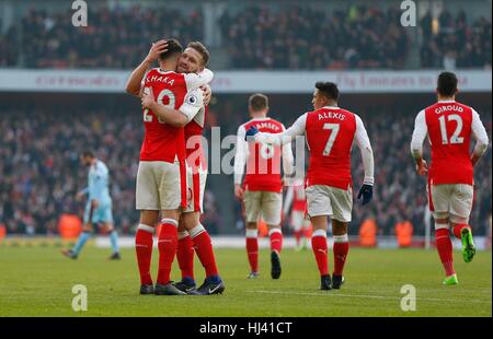 Arsenals Shkodran Mustafi feiert nach seinem Tor in der Premier-League-Spiel zwischen Arsenal und Burnley im Emirates Stadium in London. 22. Januar 2017.  NUR ZUR REDAKTIONELLEN VERWENDUNG Stockfoto