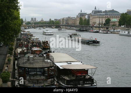 Blick auf den Fluss Seine in Paris Stockfoto