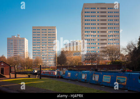 Stadtzentrum Hochhäusern oder Hochhaus neben einem Kanal, Birmingham UK Stockfoto