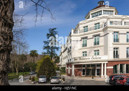 Solares Spa Hotel in einer Ortschaft mit dem gleichen Namen von Cantabria, Spanien Stockfoto