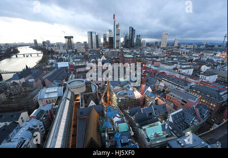 Frankfurt am Main, Deutschland. 13. Januar 2017. Die Baustelle im Zentrum historischen Stadt in Frankfurt am Main, 13. Januar 2017. Die Sanierung der Altstadt ist umstritten, zumal es klar geworden, dass es mehr als Prognose sowie mehr Zeit Kosten wird. Was bisher vorgestellt wurde, zeigt eine große Liebe zum Detail, jedoch. Foto: Arne Dedert/Dpa/Alamy Live-Nachrichten Stockfoto