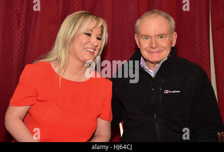 Clonoe, Irland. 25. Januar 2017. Neuen Sinn Féin Führer Michelle O'Neill und ehemalige stellvertretende Martin McGuinness bei ihrer Heimkehr-Veranstaltung in Clonoe. Bildnachweis: Mark Winter/Alamy Live-Nachrichten Stockfoto