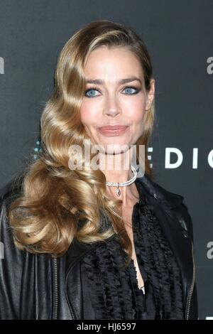 Los Angeles, Kalifornien, USA. 25. Januar 2017. Denise Richards im Ankunftsbereich für amerikanische Gewalt Weltpremiere, Grauman Egyptian Theatre, Los Angeles, CA 25. Januar 2017. Bildnachweis: Priscilla Grant/Everett Collection/Alamy Live-Nachrichten Stockfoto