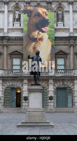 Royal Academy, London, UK. 26. Januar 2017. Prämien-Interim-Projekte bietet die Chance, neue Arbeiten von 13 zweiten Studienjahr an der vorläufigen Stelle des ihr Aufbaustudium an den RA-Schulen, die Kunstschule Großbritanniens längsten etabliert anzeigen. Deutscher Schäferhund für Burlington House, 11metre Banner Drucken von Gina Fischli. Malcolm Park © Redaktion/Alamy Live-Nachrichten. Stockfoto