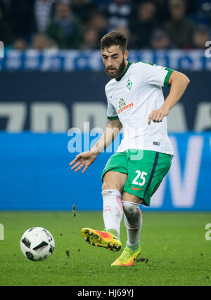 Gelsenkirchen, Deutschland. 6. November 2016. Datei - match Bremens Thanos Petsos in Aktion während der Fußball-Bundesliga zwischen FC Schalke 04 und Werder Bremen in Veltins Arena in Gelsenkirchen, Deutschland, 6. November 2016. Deutsche Bundesliga-Fußball-Bundesligisten Werder Bremen leiht den Briten Mittelfeldspieler Thanos Petsos zweite Abteilung Fußball club FC Fulham. Der Fußballer aus Griechenland bleibt in London bis zum Ende der Saison, Werder Bremen am 26. Januar 2017 informiert. Foto: Bernd Thissen/Dpa/Alamy Live News Stockfoto