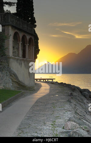 Torri del Benaco Garda See Italien am Sonnenuntergang Stockfoto