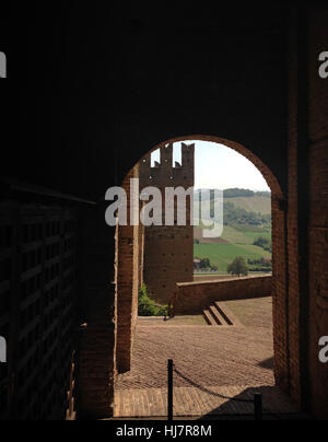 Blick durch das Tor der Castell'Arquato Burg Stockfoto