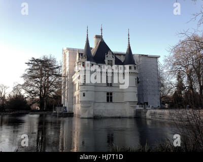 Schloss von Azay-le-Rideau mit Spiegelbild im Wasser, Loiretal, Frankreich Stockfoto