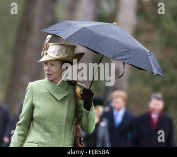 Die königliche Familie besuchen die Kirche von St. Mary Magdalene auf dem Anwesen von Sandringham in Norfolk auf Weihnachten 2015 Featuring: Prinzessin Anne Where: Kings Lynn, Großbritannien bei: Kredit-25. Dezember 2015: Ward/WENN.com Stockfoto