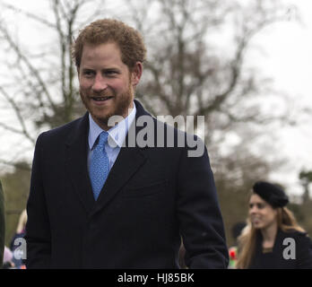 Die königliche Familie besuchen die Kirche von St. Mary Magdalene auf dem Anwesen von Sandringham in Norfolk auf Weihnachten 2015 Featuring: Prinz Harry Where: Kings Lynn, Großbritannien bei: Kredit-25. Dezember 2015: Ward/WENN.com Stockfoto