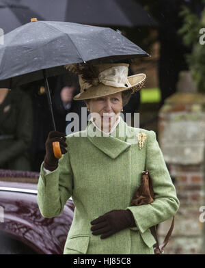 Die königliche Familie besuchen die Kirche von St. Mary Magdalene auf dem Anwesen von Sandringham in Norfolk auf Weihnachten 2015 Featuring: Prinzessin Anne Where: Kings Lynn, Großbritannien bei: Kredit-25. Dezember 2015: Ward/WENN.com Stockfoto