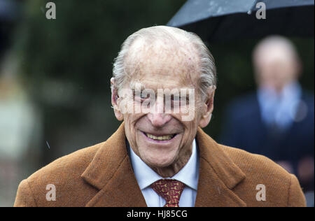 Die königliche Familie besuchen die Kirche von St. Mary Magdalene auf dem Anwesen von Sandringham in Norfolk auf Weihnachten 2015 Featuring: Prinz Phillip Where: Kings Lynn, Großbritannien bei: Kredit-25. Dezember 2015: Ward/WENN.com Stockfoto