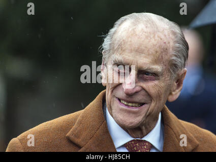 Die königliche Familie besuchen die Kirche von St. Mary Magdalene auf dem Anwesen von Sandringham in Norfolk auf Weihnachten 2015 Featuring: Prinz Phillip Where: Kings Lynn, Großbritannien bei: Kredit-25. Dezember 2015: Ward/WENN.com Stockfoto