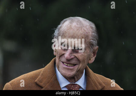 Die königliche Familie besuchen die Kirche von St. Mary Magdalene auf dem Anwesen von Sandringham in Norfolk auf Weihnachten 2015 Featuring: Prinz Phillip Where: Kings Lynn, Großbritannien bei: Kredit-25. Dezember 2015: Ward/WENN.com Stockfoto