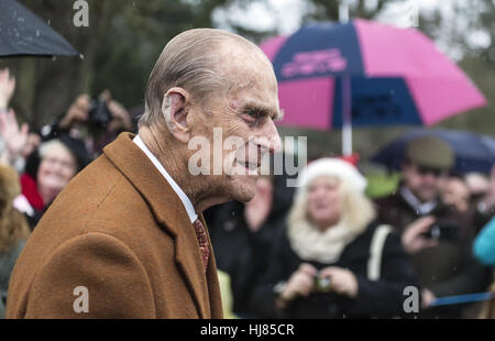 Die königliche Familie besuchen die Kirche von St. Mary Magdalene auf dem Anwesen von Sandringham in Norfolk auf Weihnachten 2015 Featuring: Prinz Phillip Where: Kings Lynn, Großbritannien bei: Kredit-25. Dezember 2015: Ward/WENN.com Stockfoto