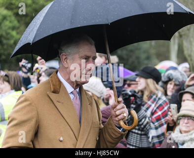 Die königliche Familie besuchen die Kirche von St. Mary Magdalene auf dem Anwesen von Sandringham in Norfolk auf Weihnachten 2015 Featuring: Prinz Charles Where: Kings Lynn, Großbritannien wenn: 25. Dezember 2015 Credit: Ward/WENN.com Stockfoto