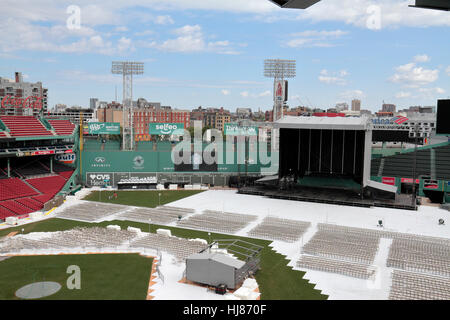 Gesamtansicht im Fenway Park (vor einem live-Musik-Konzert), Heimat der Boston Red Sox, Boston, MA, Vereinigte Staaten von Amerika. Stockfoto