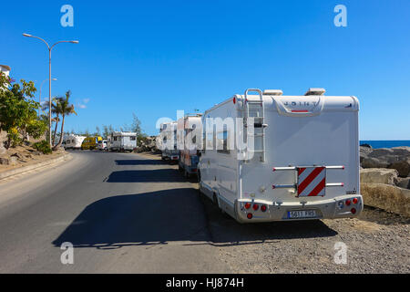 Wohnmobil-Wagen am Straßenrand, Arguineguin, Gran Canaria Spanien Stockfoto