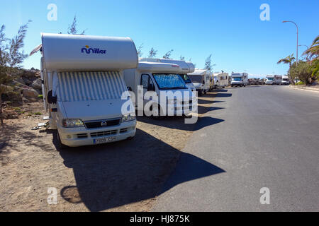 Wohnmobil-Wagen am Straßenrand, Arguineguin, Gran Canaria Spanien Stockfoto