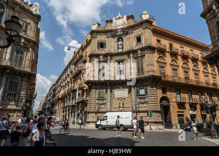 Quattro Canti (Piazza Vigliena) an der Kreuzung der Via Maqueda und des Corso Vittorio Emanuele, Palermo, Sizilien, Italien Stockfoto