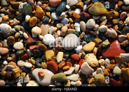 Bunte Kieselsteine am Strand Spiaggia Delle Ghiaie Portoferraio Insel Elba Toskana Italien Stockfoto