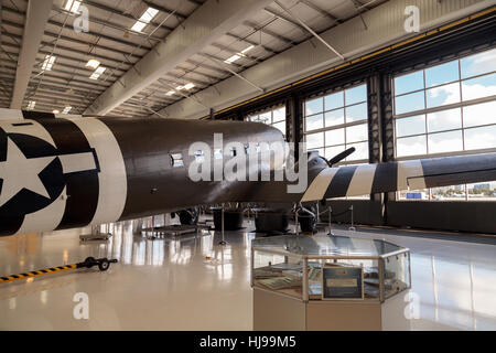 Santa Ana, CA, USA - 21. Januar 2017: Douglas C-47 Flugzeug namens Dakota aber jetzt getauft angezeigt Willa Dean an der Lyon-A Stockfoto