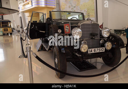 Alten 1939 Mercedes-Benz Modell G4 Offener Touring Wagon angezeigten gehörte einst Adolph Hitler im Lyon Air Museum Stockfoto