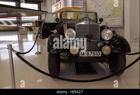 Alten 1939 Mercedes-Benz Modell G4 Offener Touring Wagon angezeigten gehörte einst Adolph Hitler im Lyon Air Museum Stockfoto