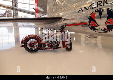 Santa Ana, CA, USA - 21. Januar 2017: Red Indian Motorrad angezeigt im Lyon Air Museum in Santa Ana, Kalifornien Stockfoto