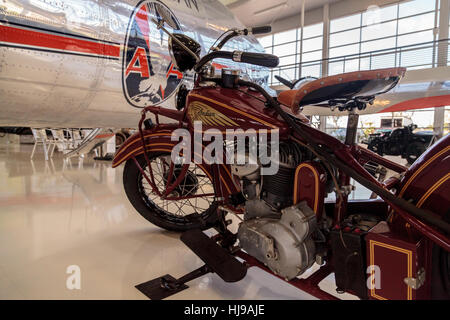 Santa Ana, CA, USA - 21. Januar 2017: Red Indian Motorrad angezeigt im Lyon Air Museum in Santa Ana, Kalifornien Stockfoto