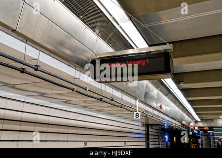 Sonntag, 1. Januar 2017.  Ersten Tag der NYC Second Avenue U-Bahn-Linie.  100 Jahre der Planung; 10 Jahre Bau.  Datum Zeichen gezeigt auf th Stockfoto