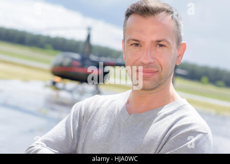 Hubschrauber im Hintergrund Stockfoto