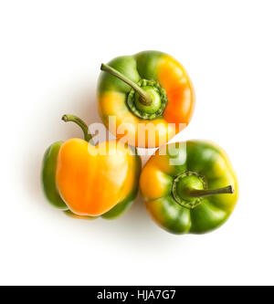 Bunte Paprika isoliert auf weißem Hintergrund. Ansicht von oben. Stockfoto