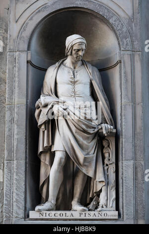 Florenz. Italien. Statue von Nicola Pisano (ca. 1220/1225 – ca. 1284), italienischer Bildhauer, Galerie der Uffizien. Stockfoto