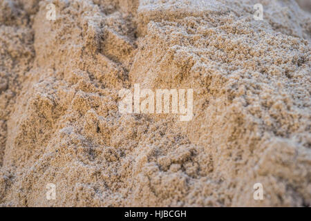 Braune Haufen Sand Material für den Bau oder den Kindergarten-Spielplatz Stockfoto