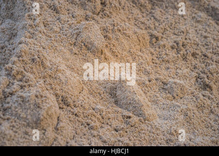 Braune Haufen Sand Material für den Bau oder den Kindergarten-Spielplatz Stockfoto