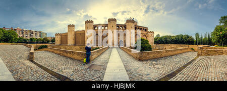 Aljaferia - Panorama befestigten mittelalterlichen islamischen Palast in Saragossa Stockfoto