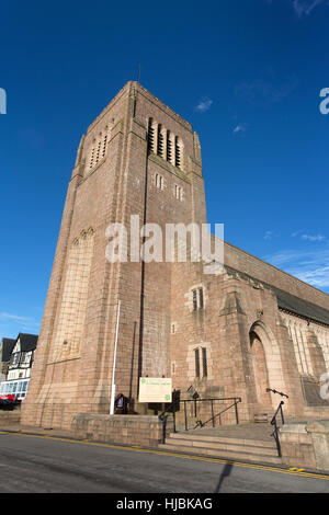 Stadt von Oban, Schottland. Malerische Aussicht von Sir Giles Gilbert Scott entworfen St. Columba Kathedrale. Stockfoto