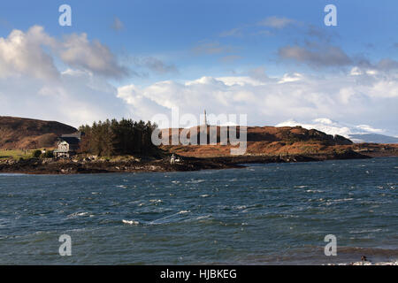 Stadt von Oban, Schottland. Malerische Aussicht über die Bucht von Oban mit Nord-Ost-Ecke der Insel Kerrera im Vordergrund. Stockfoto