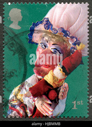Großbritannien - ca. 2001: Eine gebrauchte Briefmarke aus dem Vereinigten Königreich, feiert das Punch und Judy Puppet Show, ca. 2001. Stockfoto