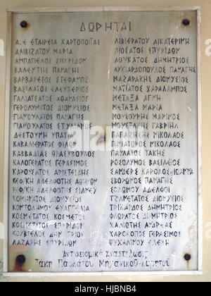 Gedenktafel an der Wand des stilvollen Fanairi Leuchtturm befindet sich am Eingang zur Bucht von Argostoli, Kefalonia Griechenland. Stockfoto