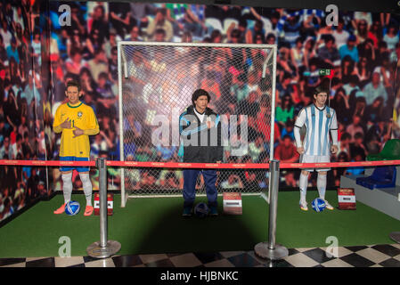 Foz do Iguazu, Brasilien - 10. Juli 2016: Neymar, Messi und Maradona Wachsfigur im Wachsfigurenkabinett in Foz do Iguaçu, Brasilien Stockfoto