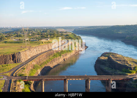 Foz do Iguaçu, Brasilien - 10. Juli 2016: der Itaipu-Staudamm Aussichtspunkt in Foz Iguazu in Brasilien Stockfoto