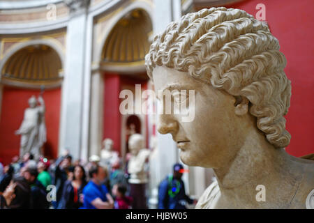 Den runden Raum im Museo Pio-Clementine im Vatikan. Büste von Julia Pia (Domna), Kaiserin und Gattin des römischen Kaisers, Lucius Septimius Severus und Mutter von Kaiser Geta Stockfoto