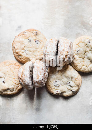 Draufsicht auf frisches Gebäck und Kekse Stockfoto