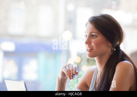 Geschäftsfrau mit treffen im Café-Bar, London Stockfoto